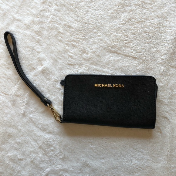 Michael Kors Handbags - Michael Kors Wristlet Wallet
